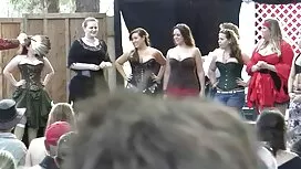 Sie öffnete ihren Mu ...