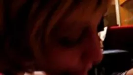 Blonde Mädchen mit a ...